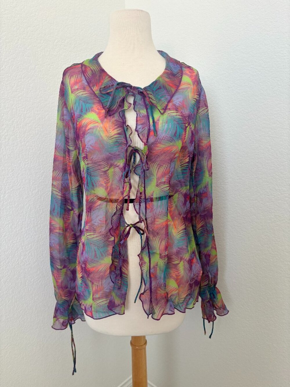 Urban Outfitters Small Mesh Ruffled Long sleeves M